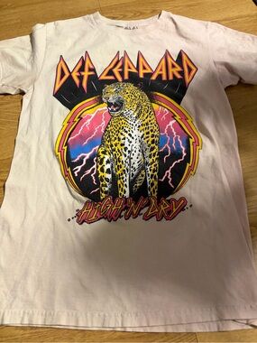 Def Leppard Pink 'High 'N' Dry' Short Sleeve Graphic Tee